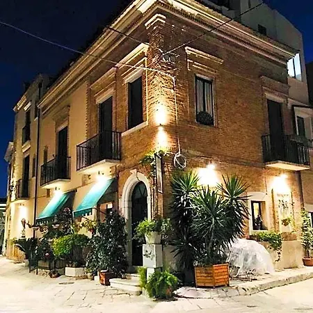 Liu' Palazzo Ducale Alojamento de Acomodação e Pequeno-almoço Lesina